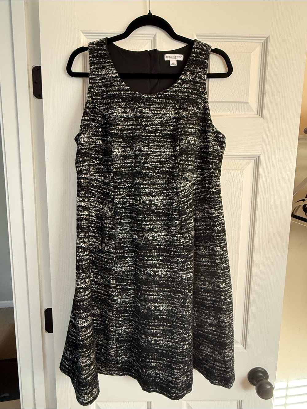 Liz Lange Black and White Sleeveless A-Line Maternity Midi Dress